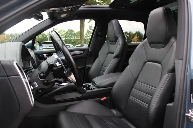 Porsche Cayenne view 4
