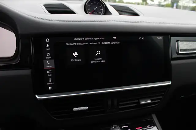Porsche Cayenne view 23