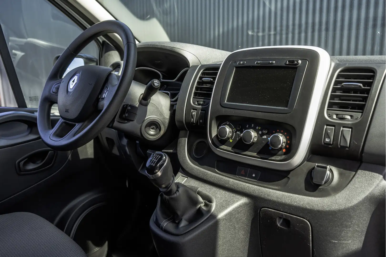 Renault Trafic 1.6 dCi L2H1 | BJ:13-7-2020 | 5-Zits | LED | Navi Weiß - 2