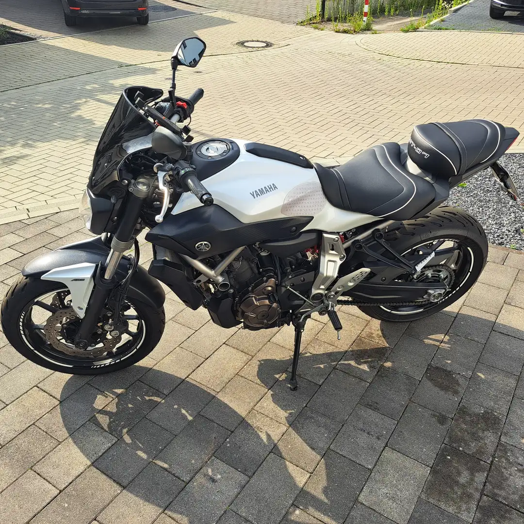 Yamaha MT-07 Blanco - 1