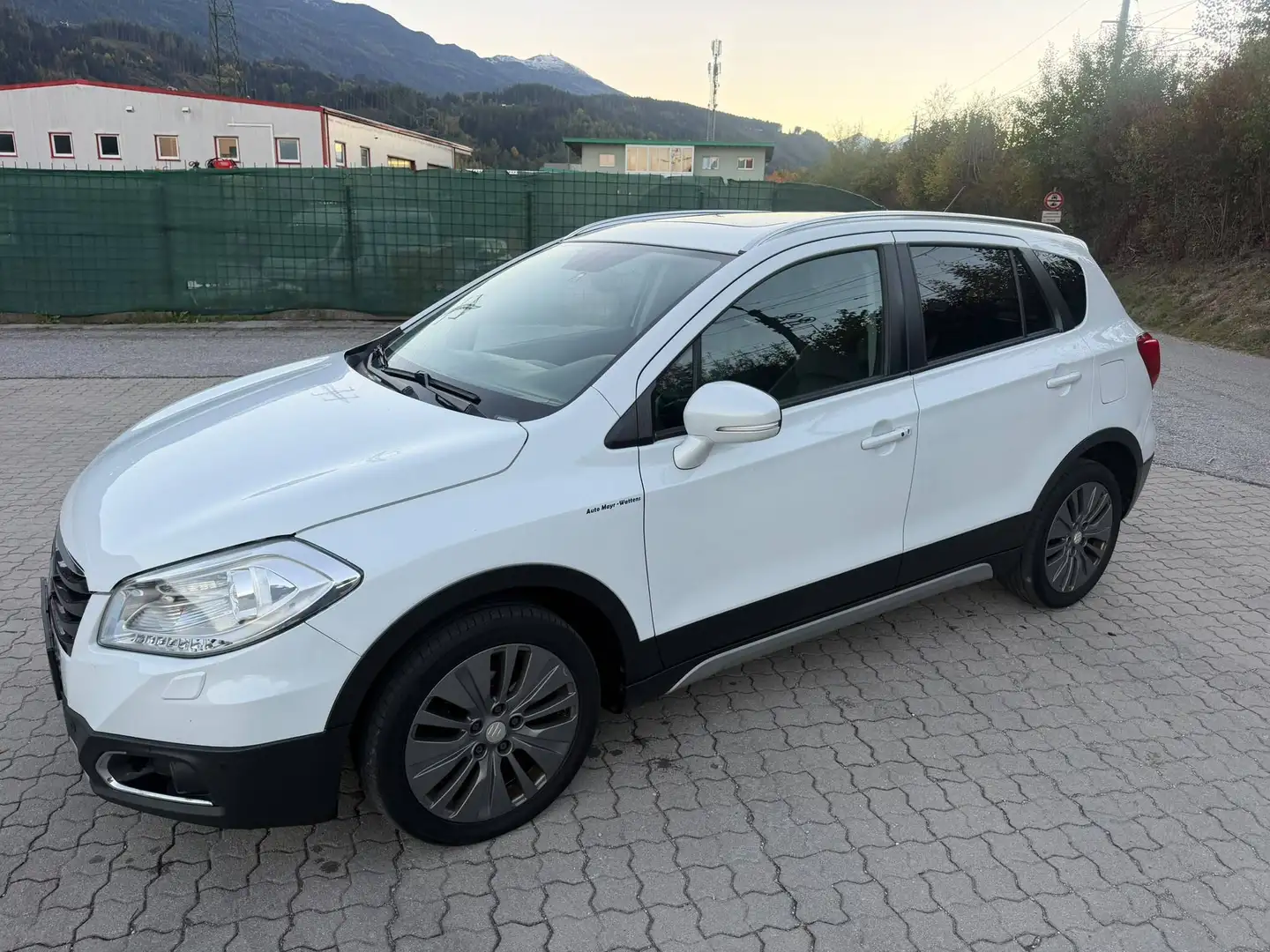 Suzuki SX4 S-Cross 1.6 DDiS ALLGRIP FLASH 4x4 AB €81,- mtl. Weiß - 2