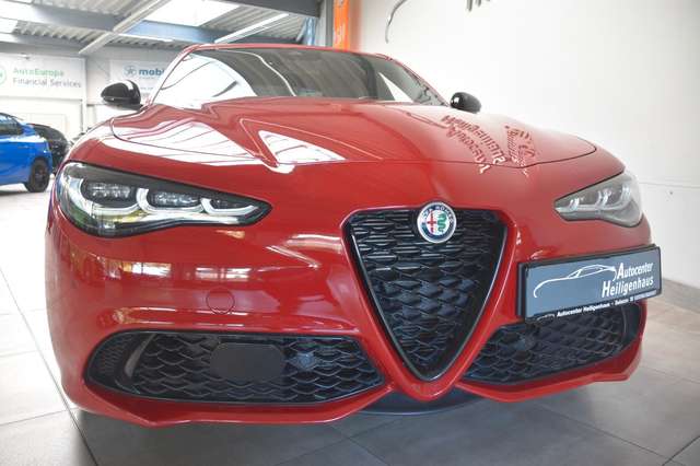 Imagine Alfa Romeo Giulia Veloce Q4 LED Navi Leder Kamera ACC D.N.A