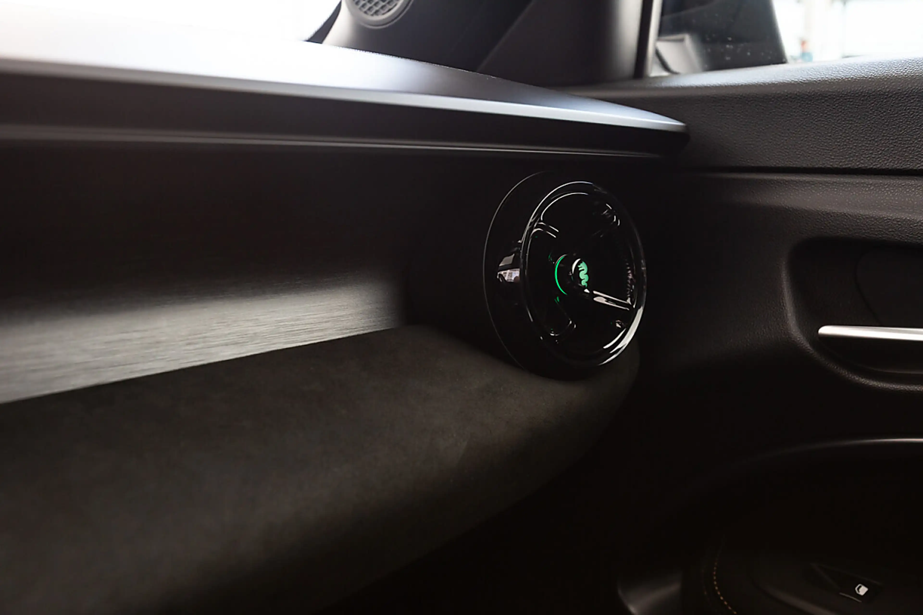 Alfa Romeo Junior Ibrida Intensa 1.2 MHEV e-DCT6 — photo 11