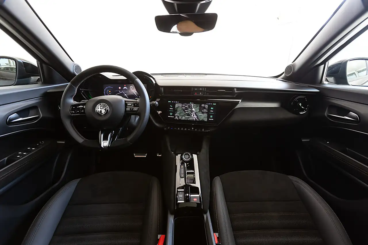 Alfa Romeo Junior 2025