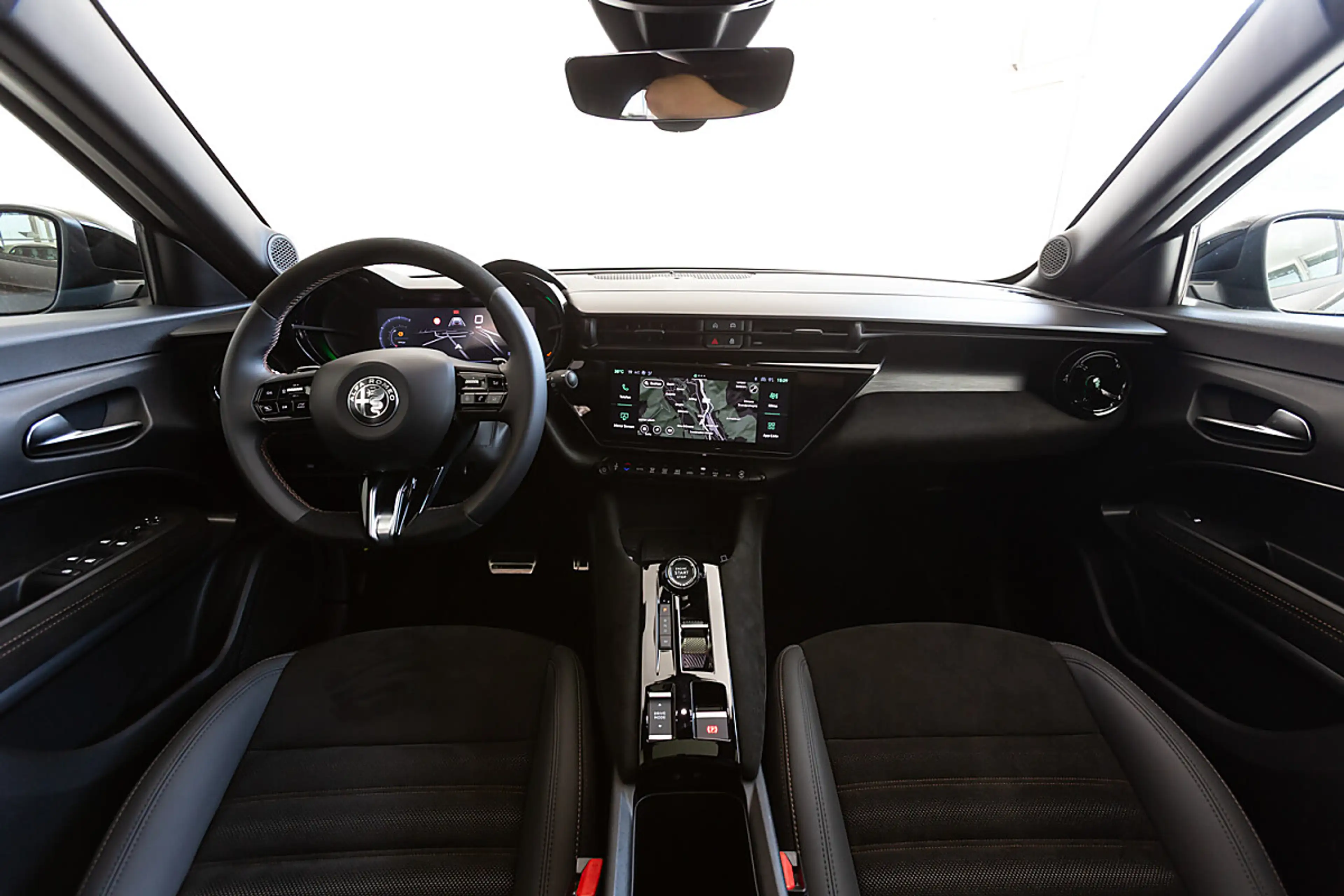 Alfa Romeo Junior Ibrida Intensa 1.2 MHEV e-DCT6 — photo 5