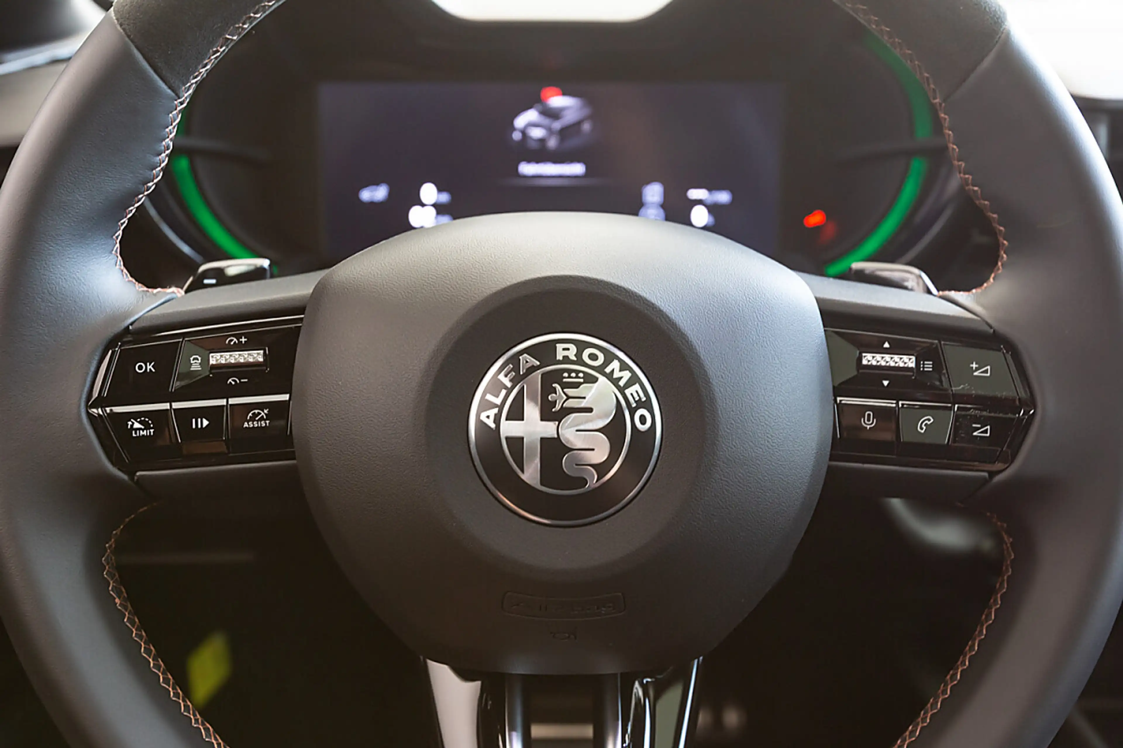 Alfa Romeo Junior Ibrida Intensa 1.2 MHEV e-DCT6 — photo 6