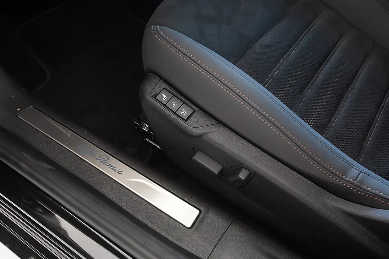 Alfa Romeo Junior 2025 — фото 13