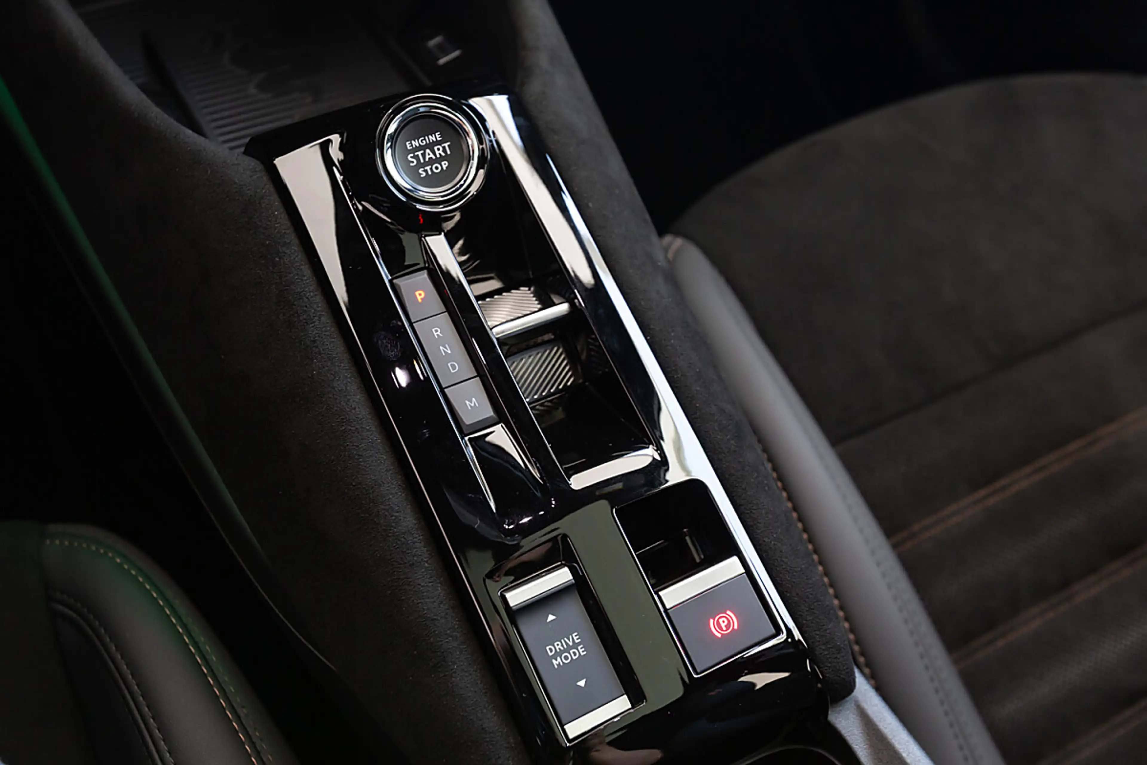 Alfa Romeo Junior Ibrida Intensa 1.2 MHEV e-DCT6 — photo 9