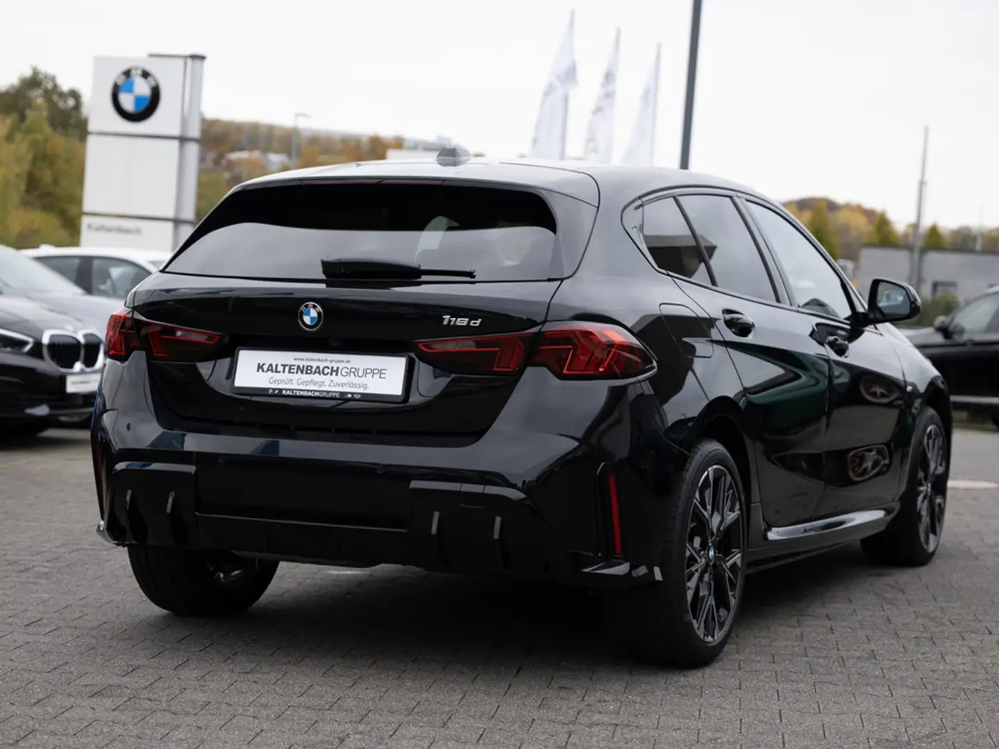 BMW 118 d LED NAVI KAMERA KEYLESS KURVENLICHT Schwarz - 2