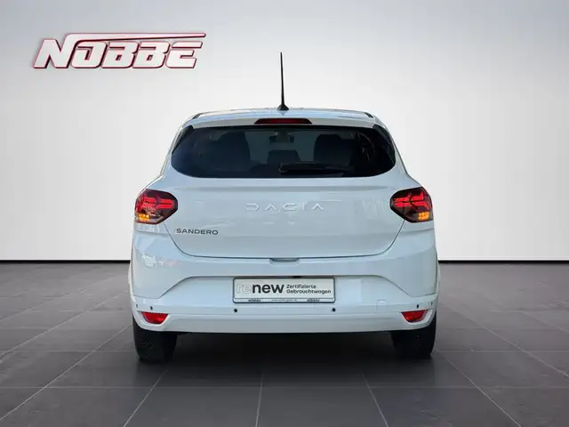 Dacia Sandero view 4