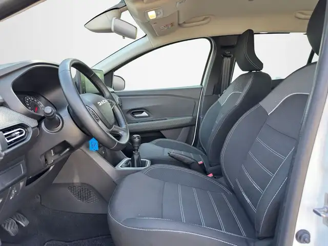 Dacia Sandero view 9