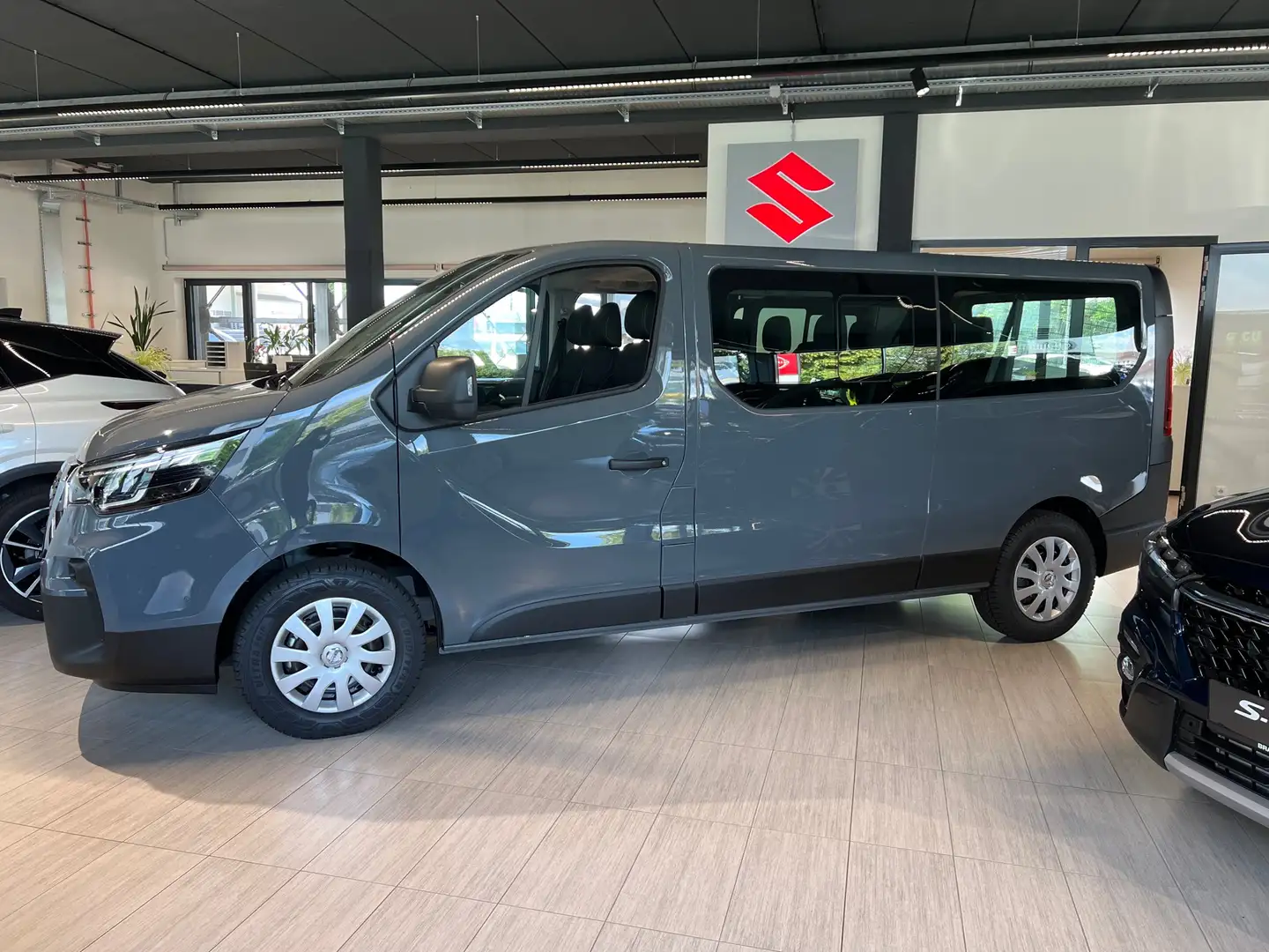 Nissan Primastar Kombi L2H1 3,0t dCi 150 DCT Grau - 2