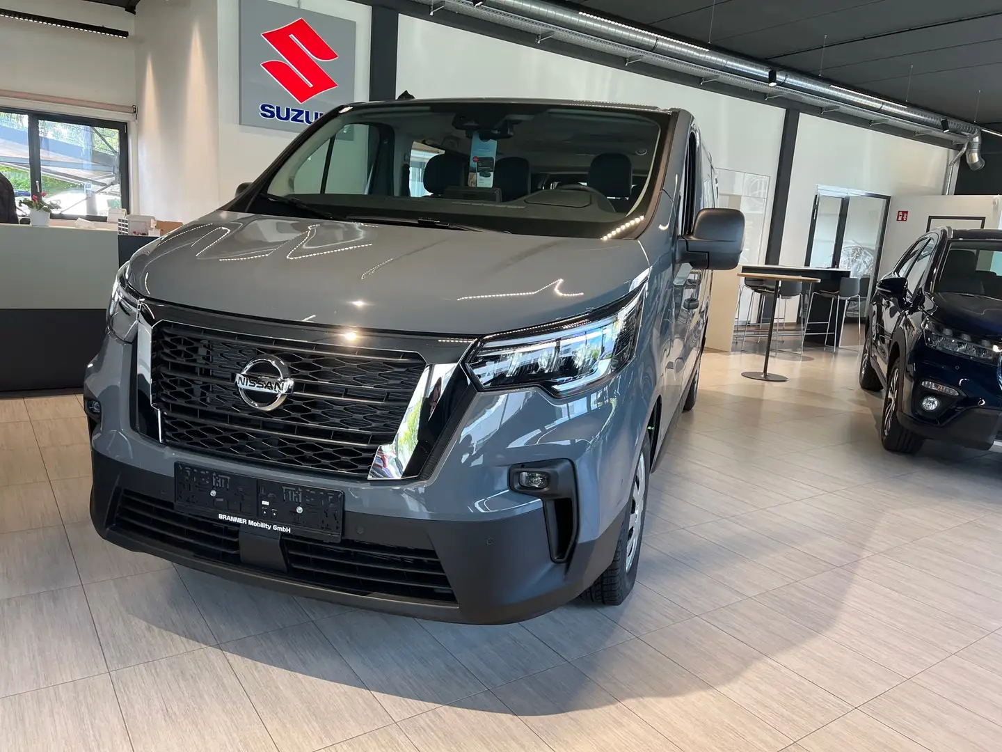 Nissan Primastar Kombi L2H1 3,0t dCi 150 DCT Grau - 1