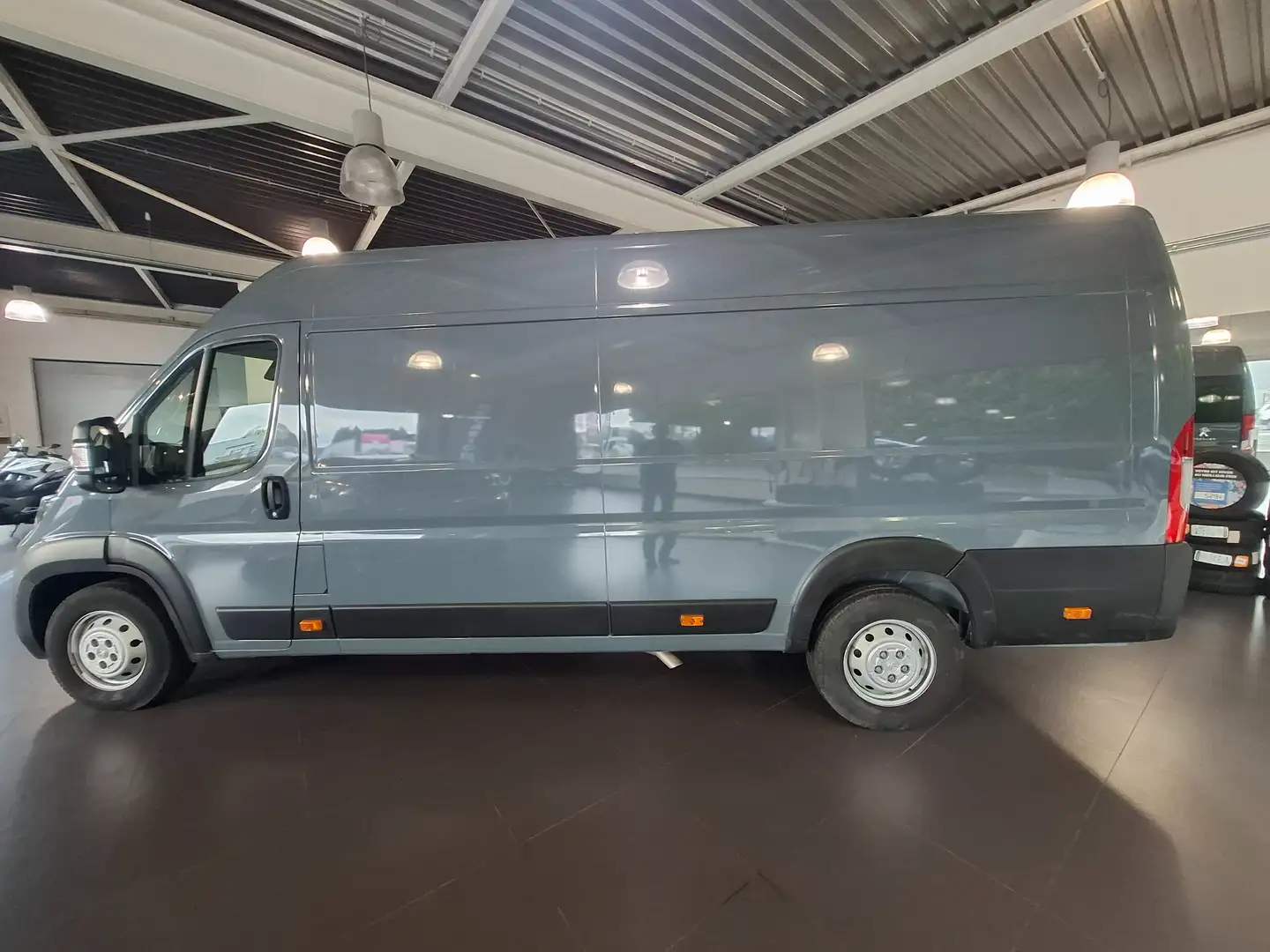 Peugeot Boxer 2.2 BlueHDi L4H2 Asphalt S/S (EU6.3) Gris - 2