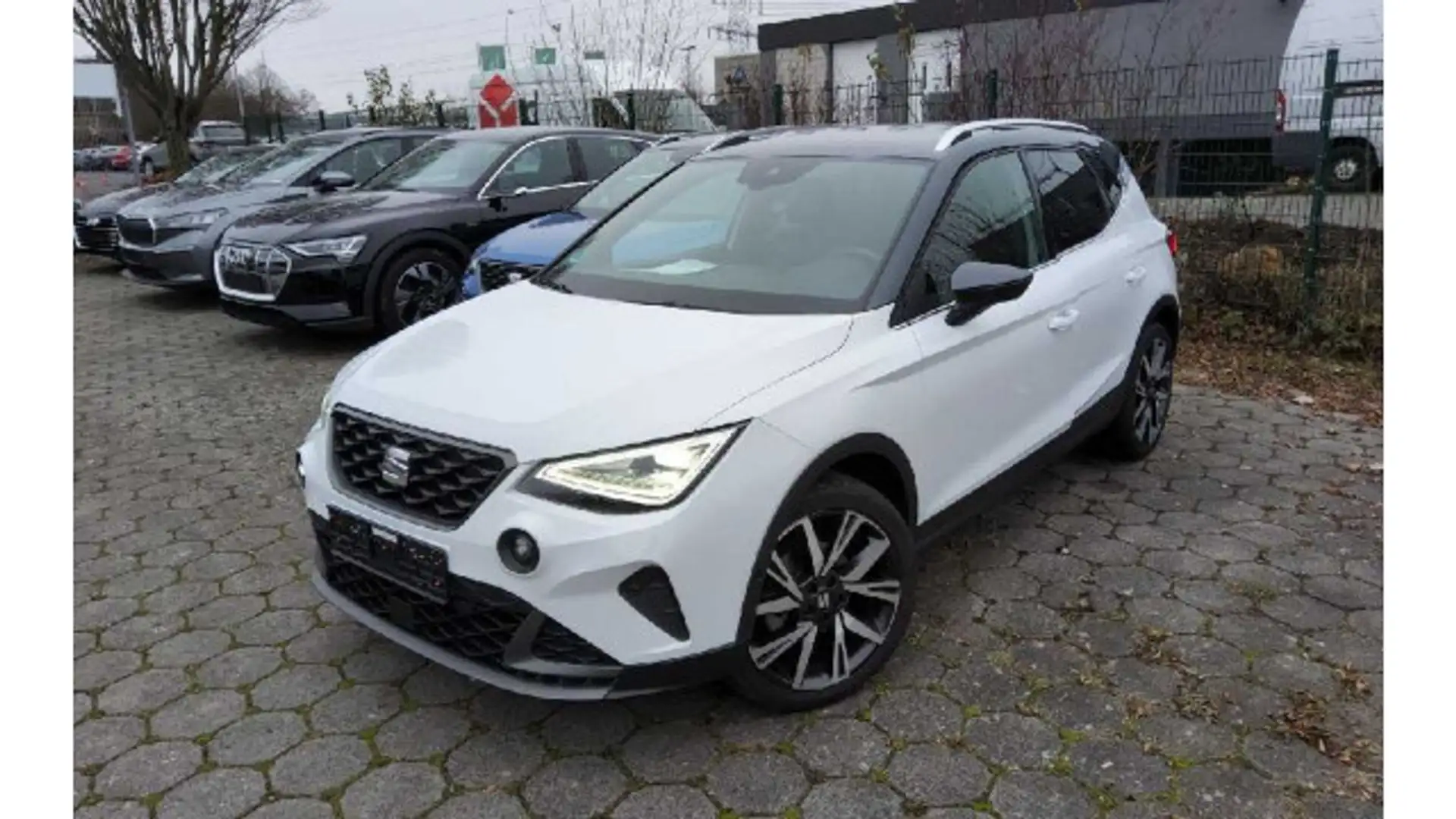 SEAT Arona 1.0 TSI FR Navi, Kessy, LED, Travel Assist Weiß - 2