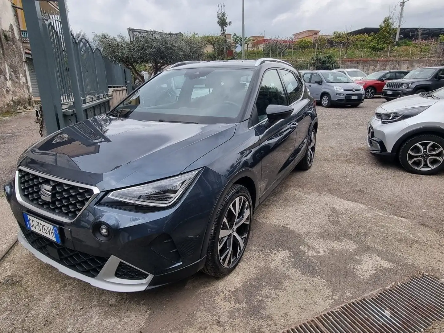 SEAT Arona 1.0 TGI XPERIENCE Gris - 2