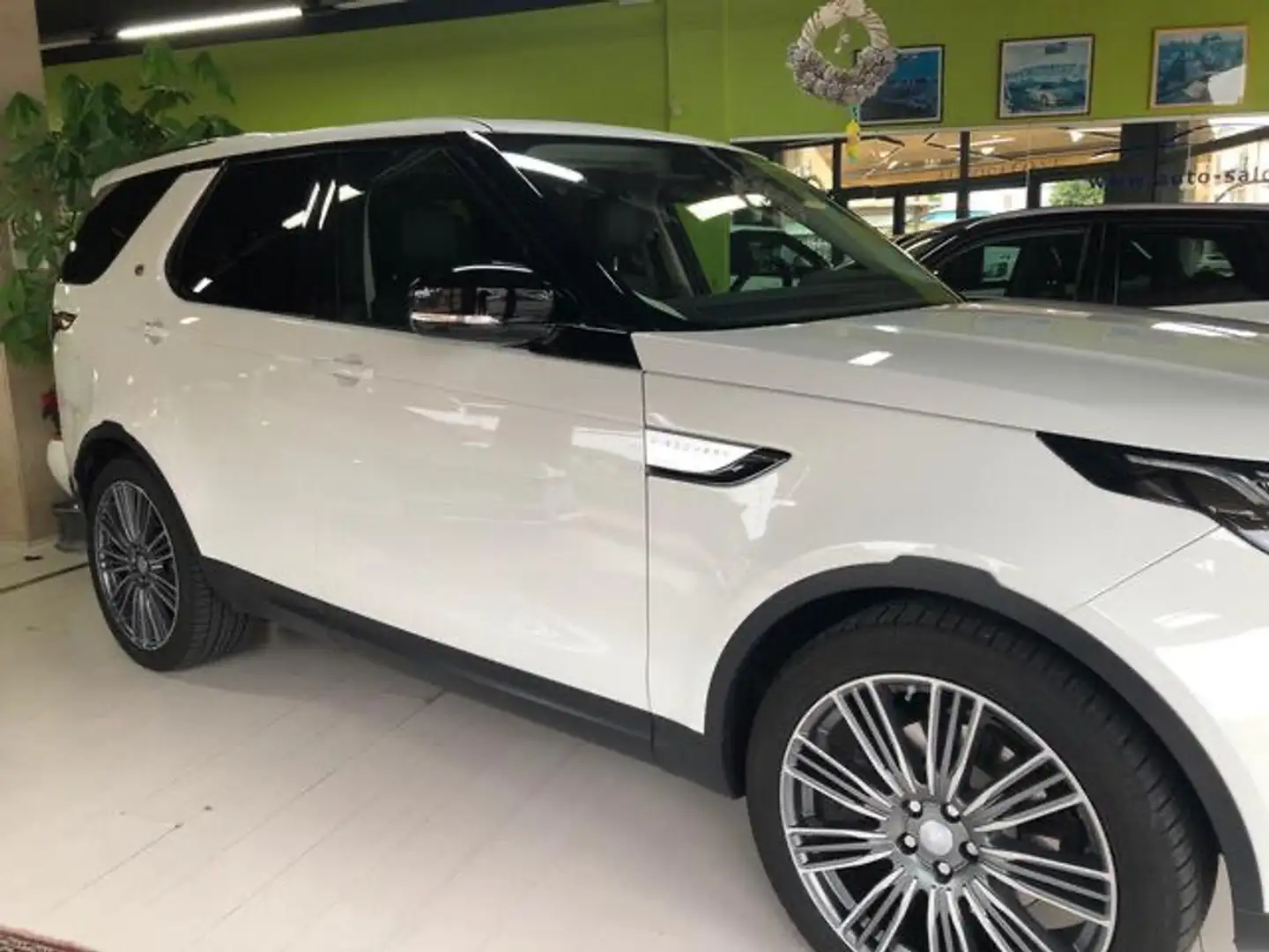 Land Rover Discovery 2.0 sd4 HSE 240cv 7p.ti auto my19 Motore nuovo Bianco - 2