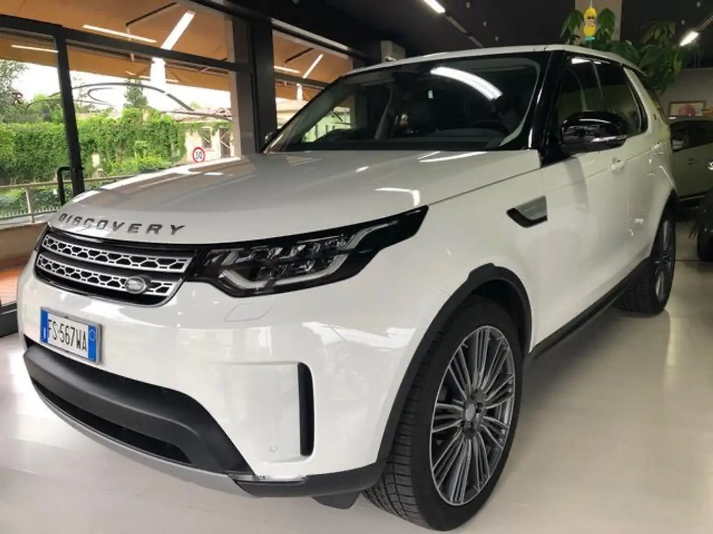 Land Rover Discovery 2.0 sd4 HSE 240cv 7p.ti auto my19 Motore nuovo Bianco - 1