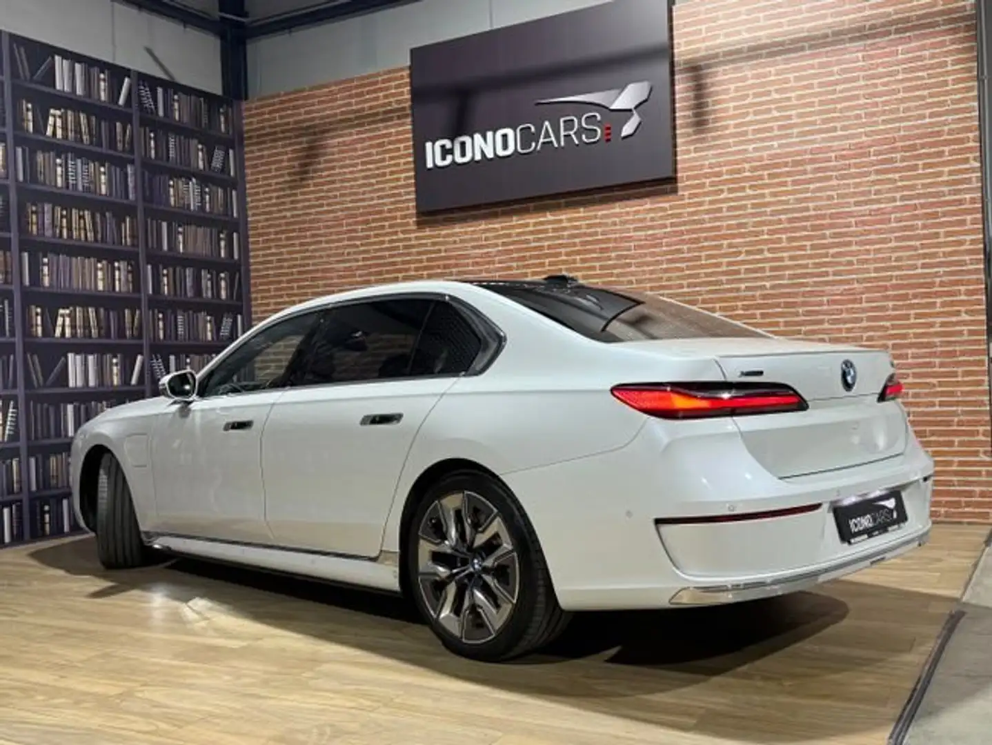 BMW 750 750e Blanc - 2