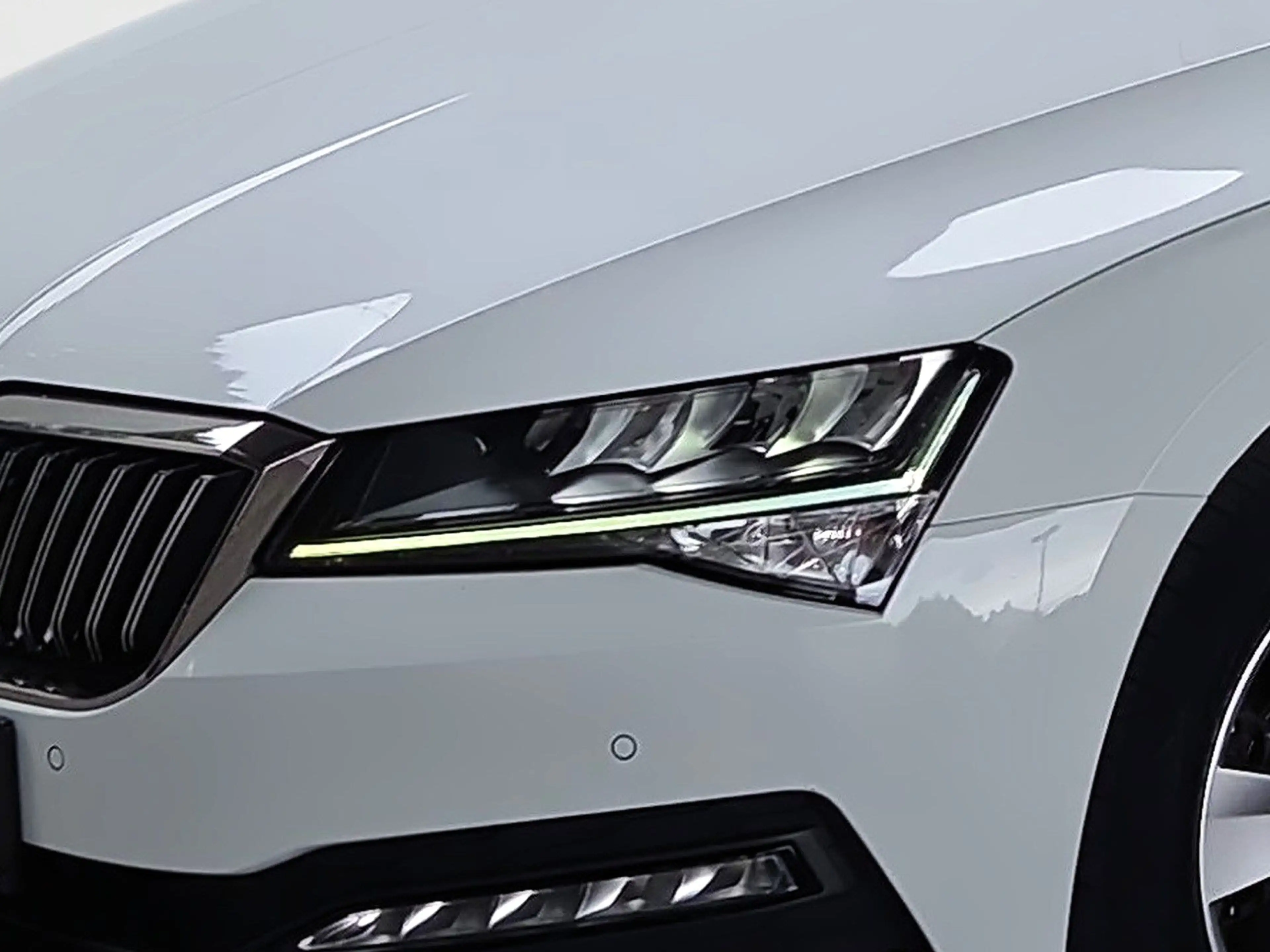 Skoda Superb Kombi 2,0 TDI Ambition DSG/LED/Navi/Kamera/AHK/1. — photo 9