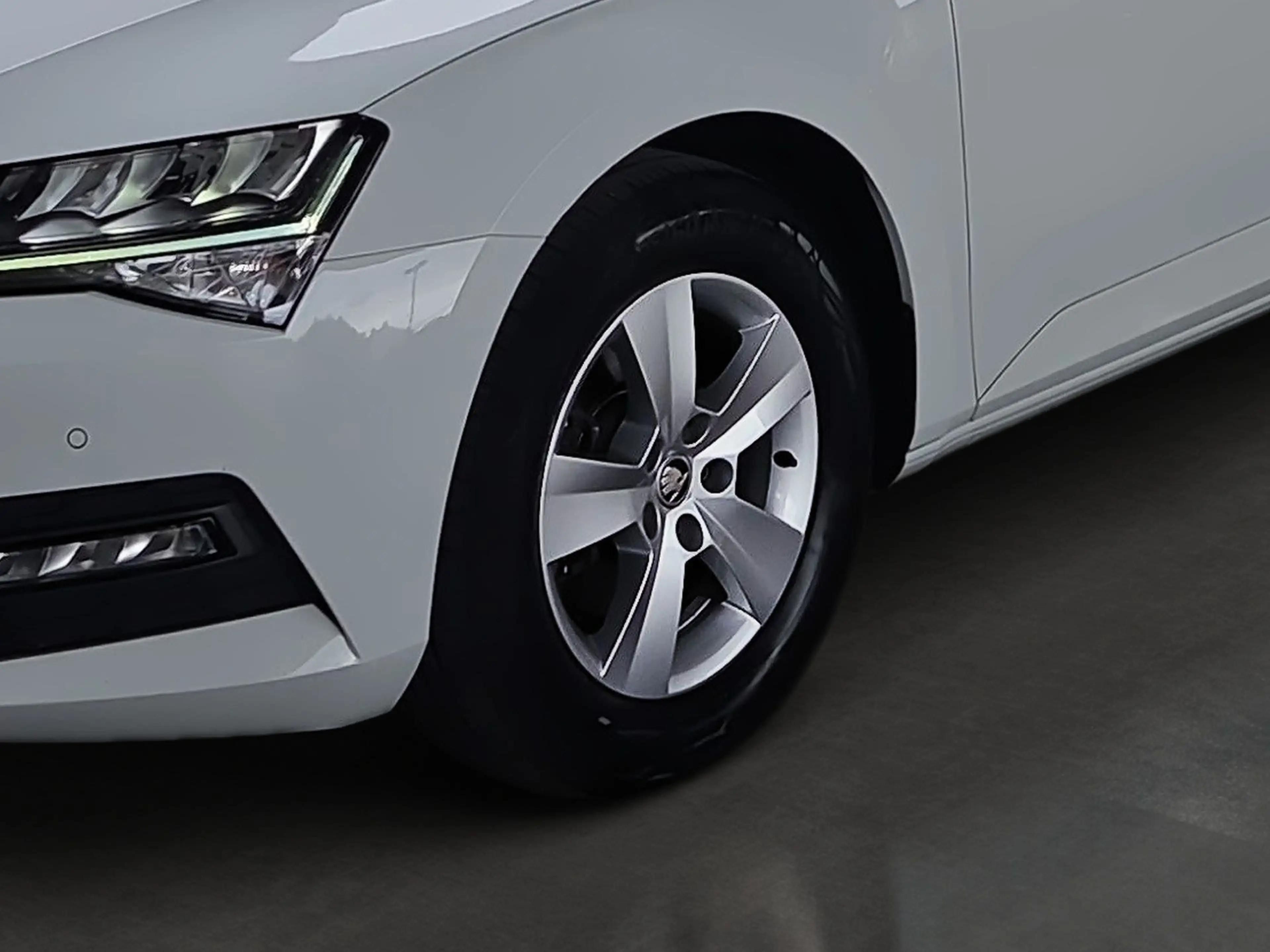 Skoda Superb Kombi 2,0 TDI Ambition DSG/LED/Navi/Kamera/AHK/1. — photo 10