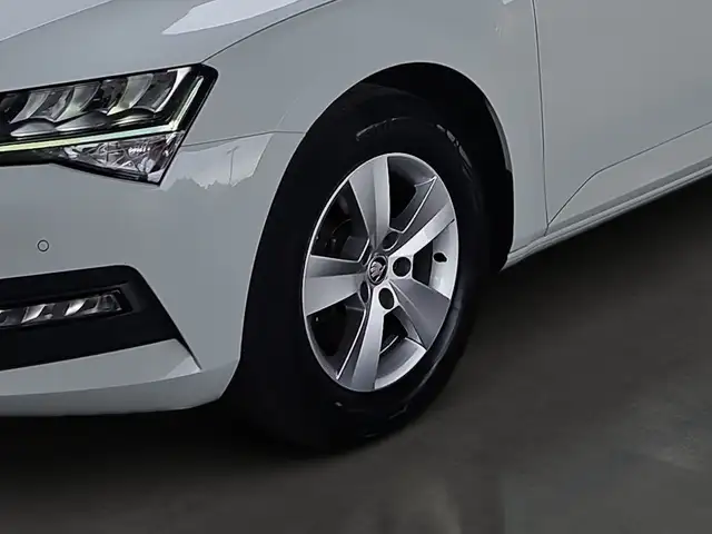 Skoda Superb view 10