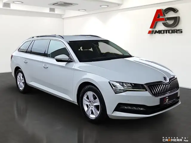 Skoda Superb view 3