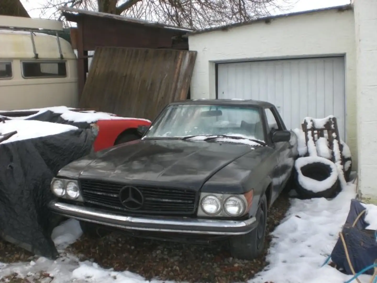 Mercedes-Benz SLC 350 coupe  Fährt im Hof. Schwarz - 2