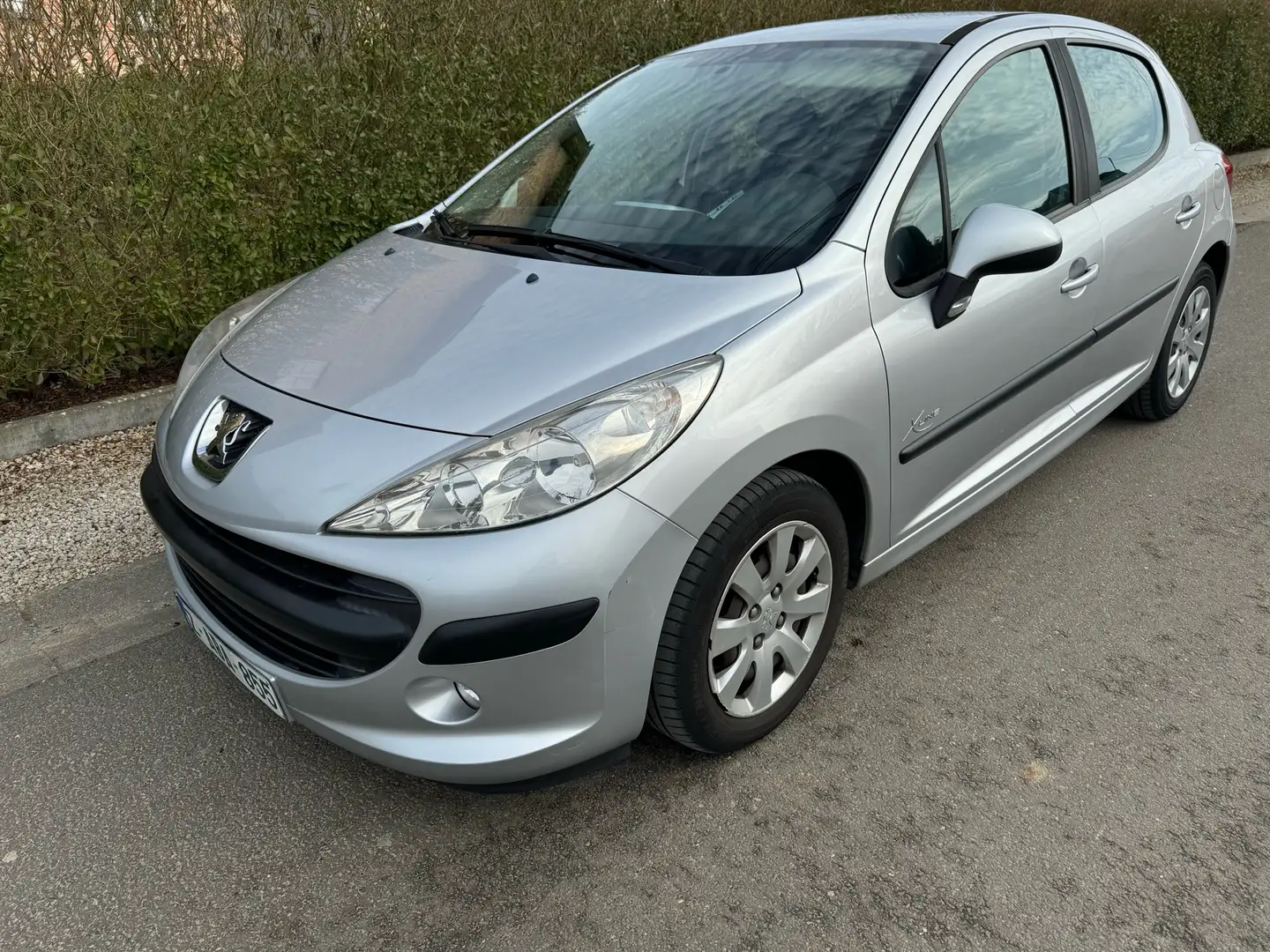 Peugeot 207 1.4 HDi X Line Gris - 1