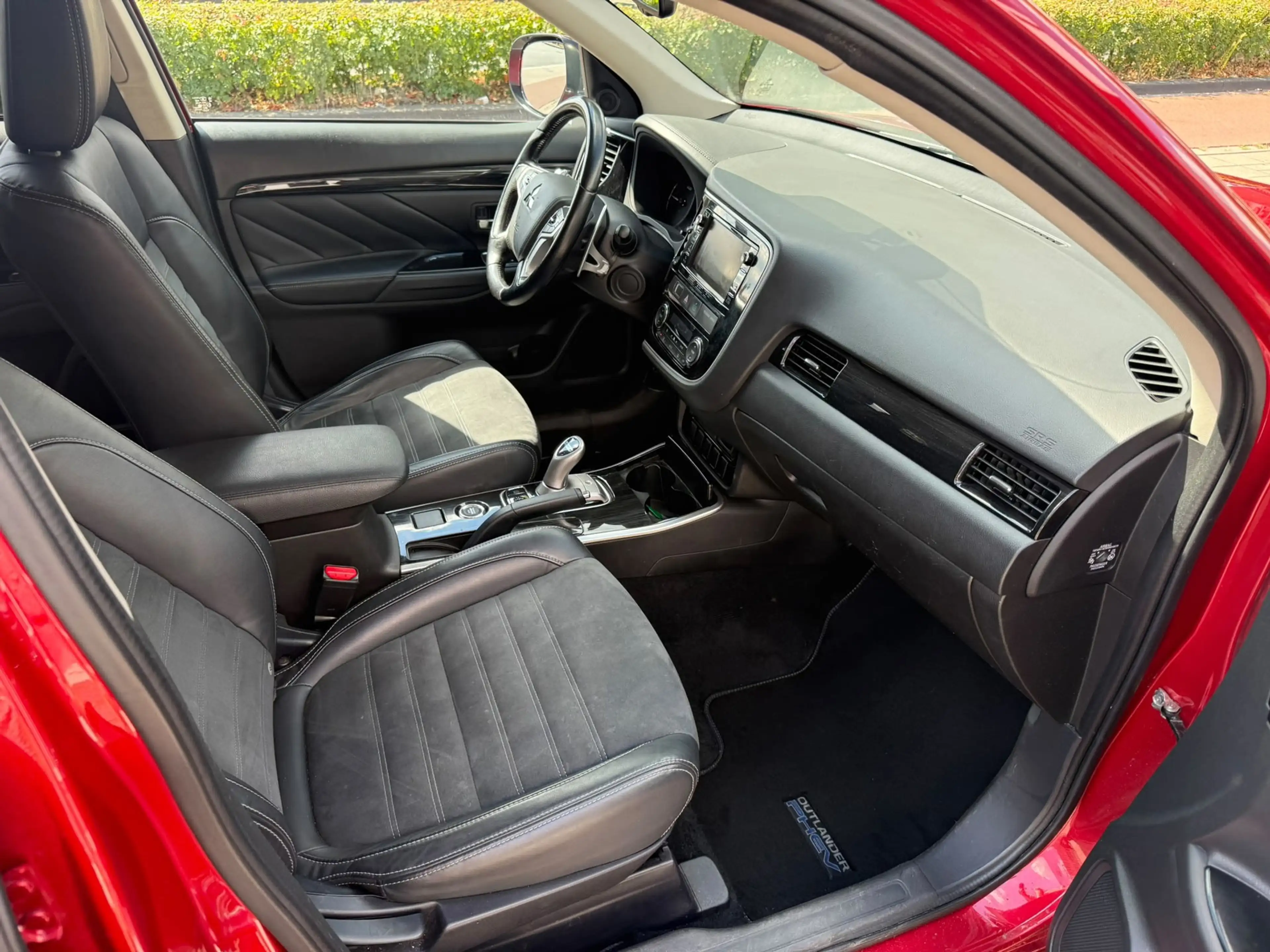 Mitsubishi Outlander 2.0 PHEV Business Edition — photo 14