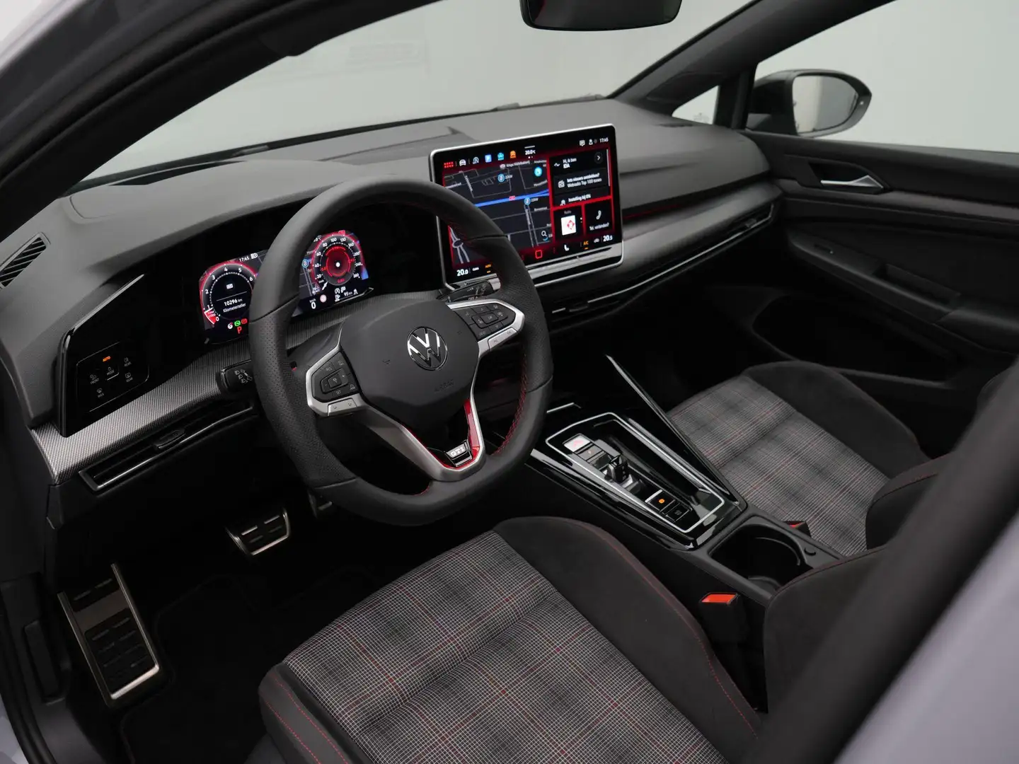 Volkswagen Golf 2.0 TSI 265 pk DSG GTI | Panoramadak | IQ Light | Zwart - 2