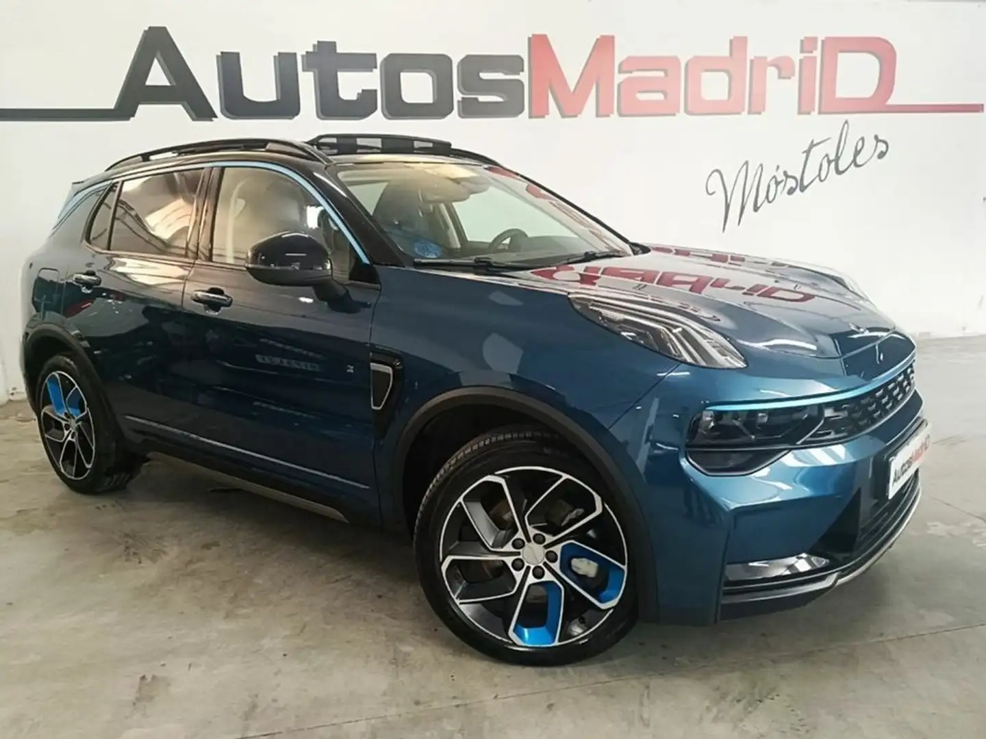 Lynk & Co 01 1.5 PHEV 6.6kW 132 kW / 179 CV Bleu - 1