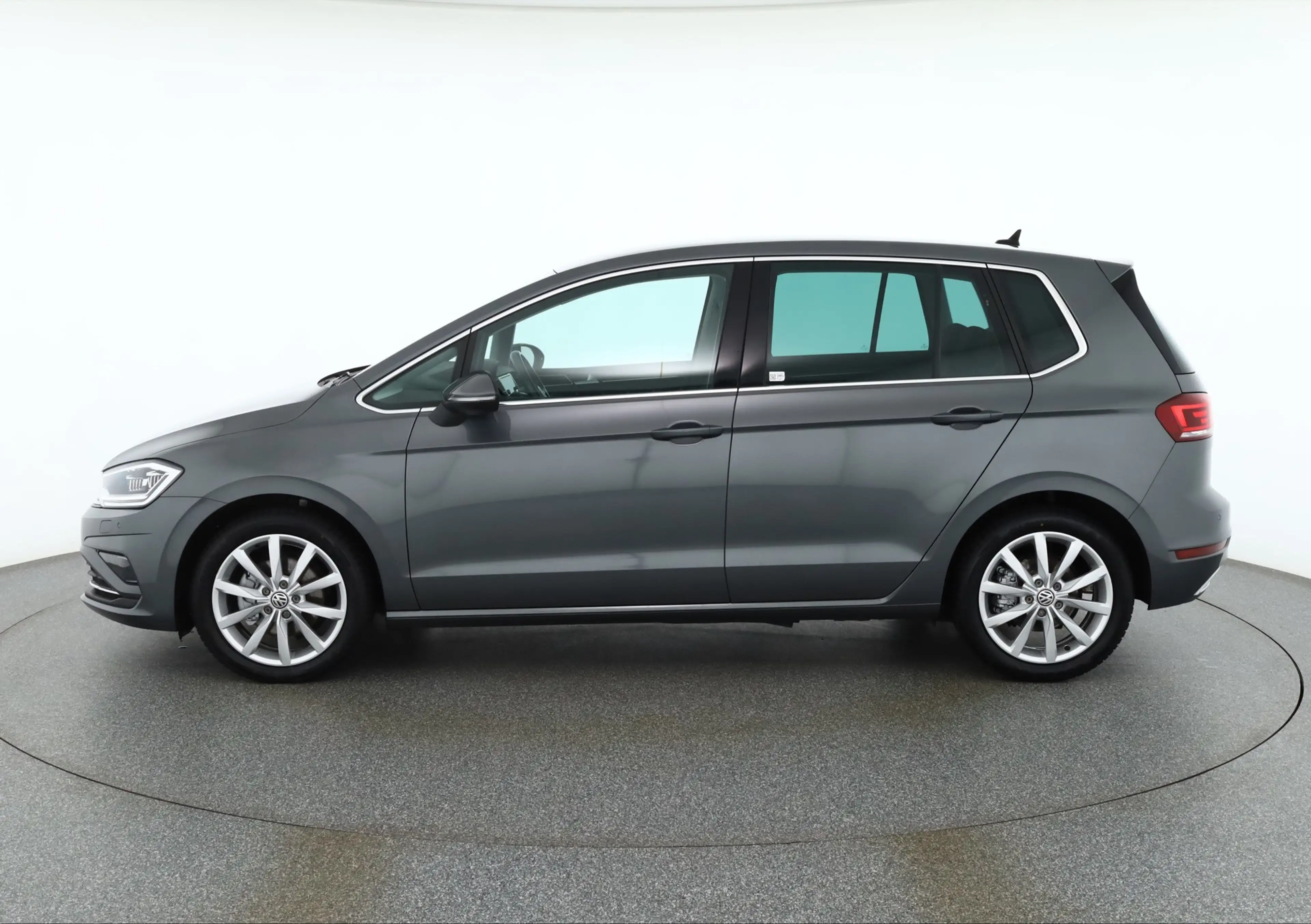 Volkswagen Golf Sportsvan Golf VII Sportsvan 1.5 TSI DSG Highline LED Navi — photo 2