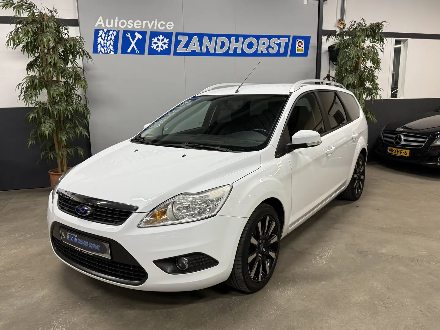 Ford Focus Wagon 1.8 Limited Flexi Fuel // Lm Velgen // Trekh Weiß - 1