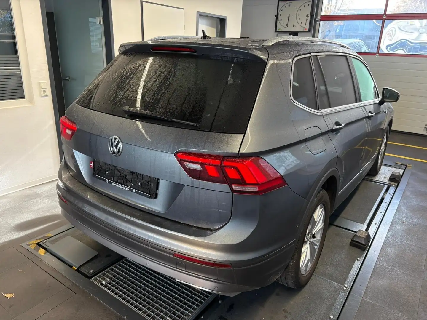 Volkswagen Tiguan Allspace 2.0 TSI 4M/PANO/360°CAM/ACC/7-Si Grijs - 2