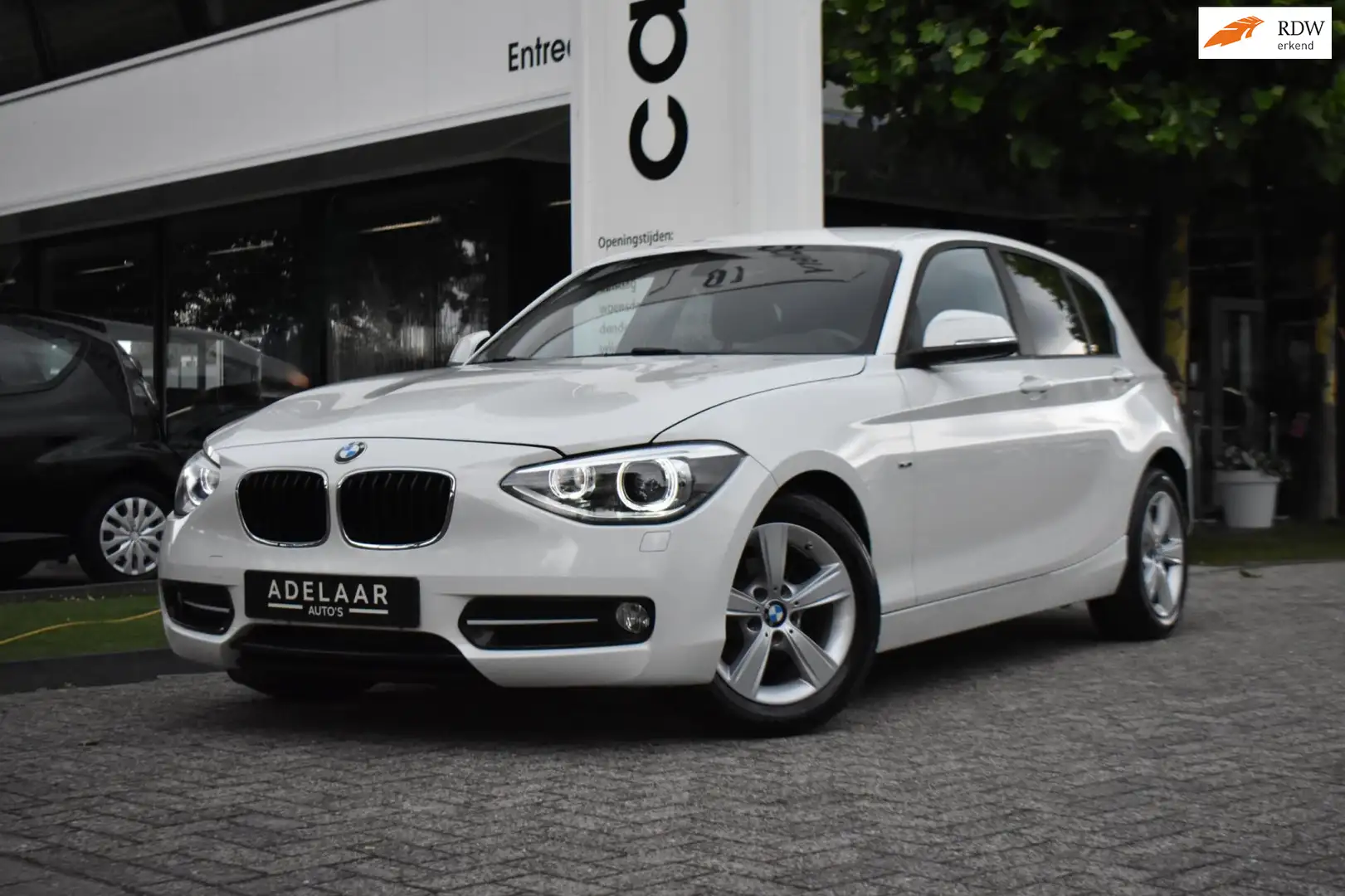 BMW 114 1-serie 114i Sport, XENON, CRUISE, STOELVERWARMING Wit - 1