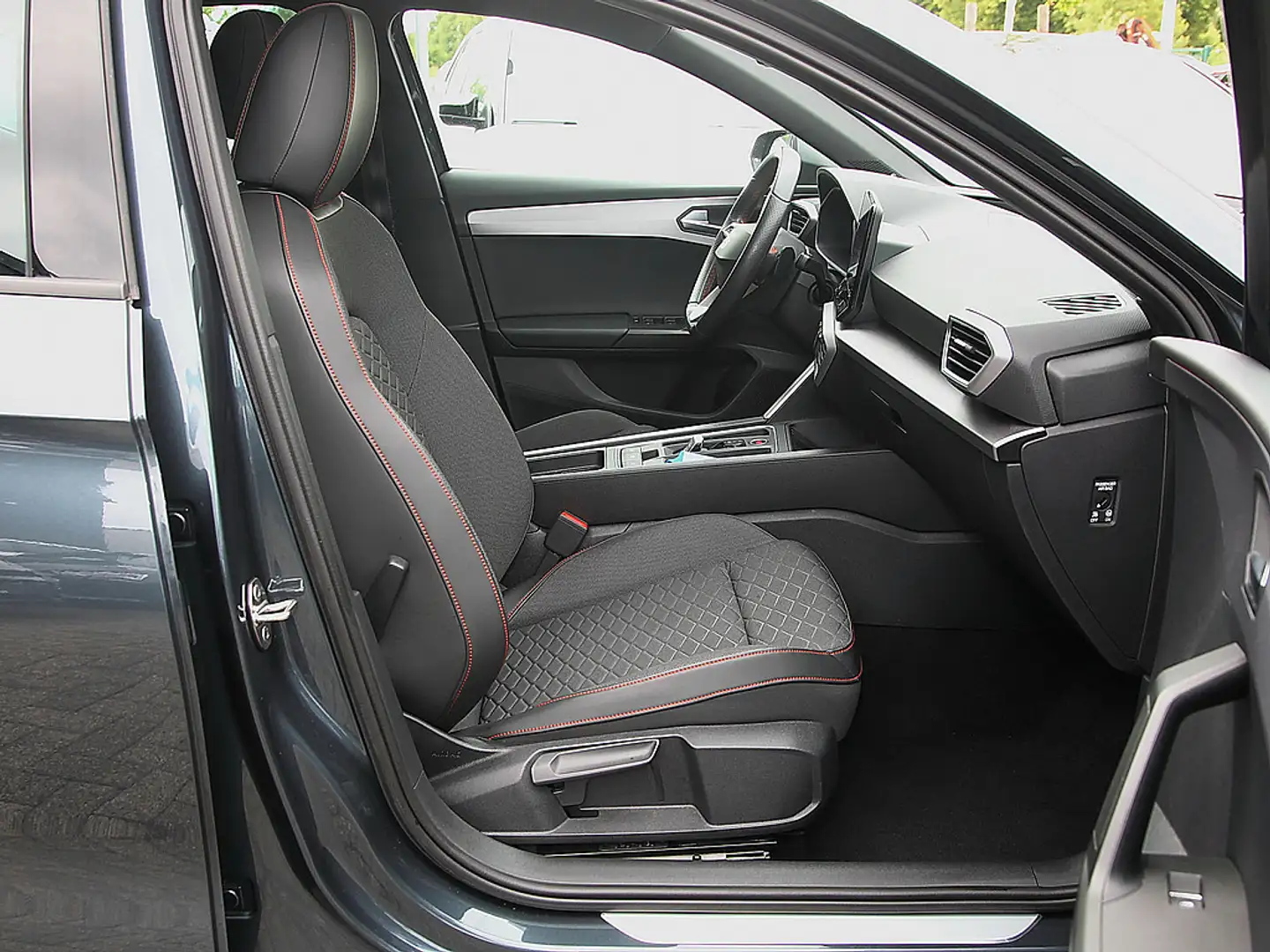 SEAT Leon 1.5 TSI FR DSG NAVI PANO BEATS LED SHZ Gris - 2