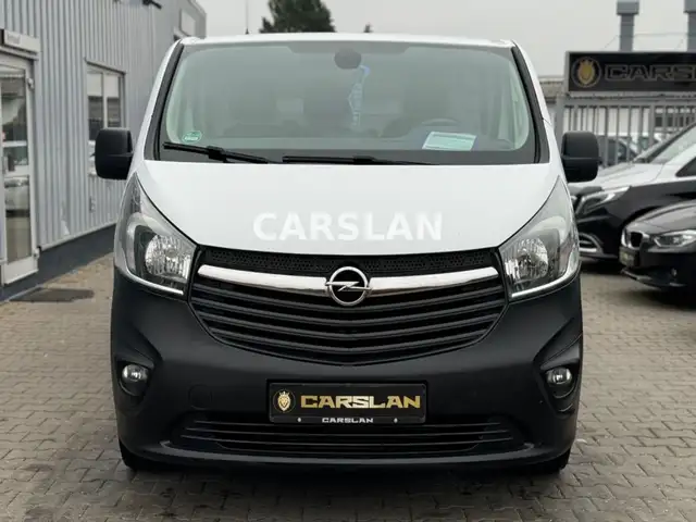 Opel Vivaro view 2