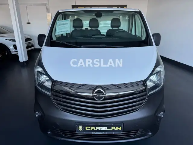 Opel Vivaro view 3
