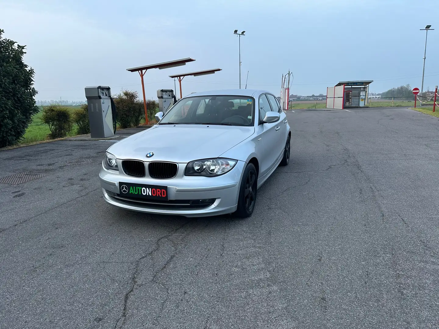 BMW 120 120d 5p Attiva dpf 98.000 km Euro5 siva - 2