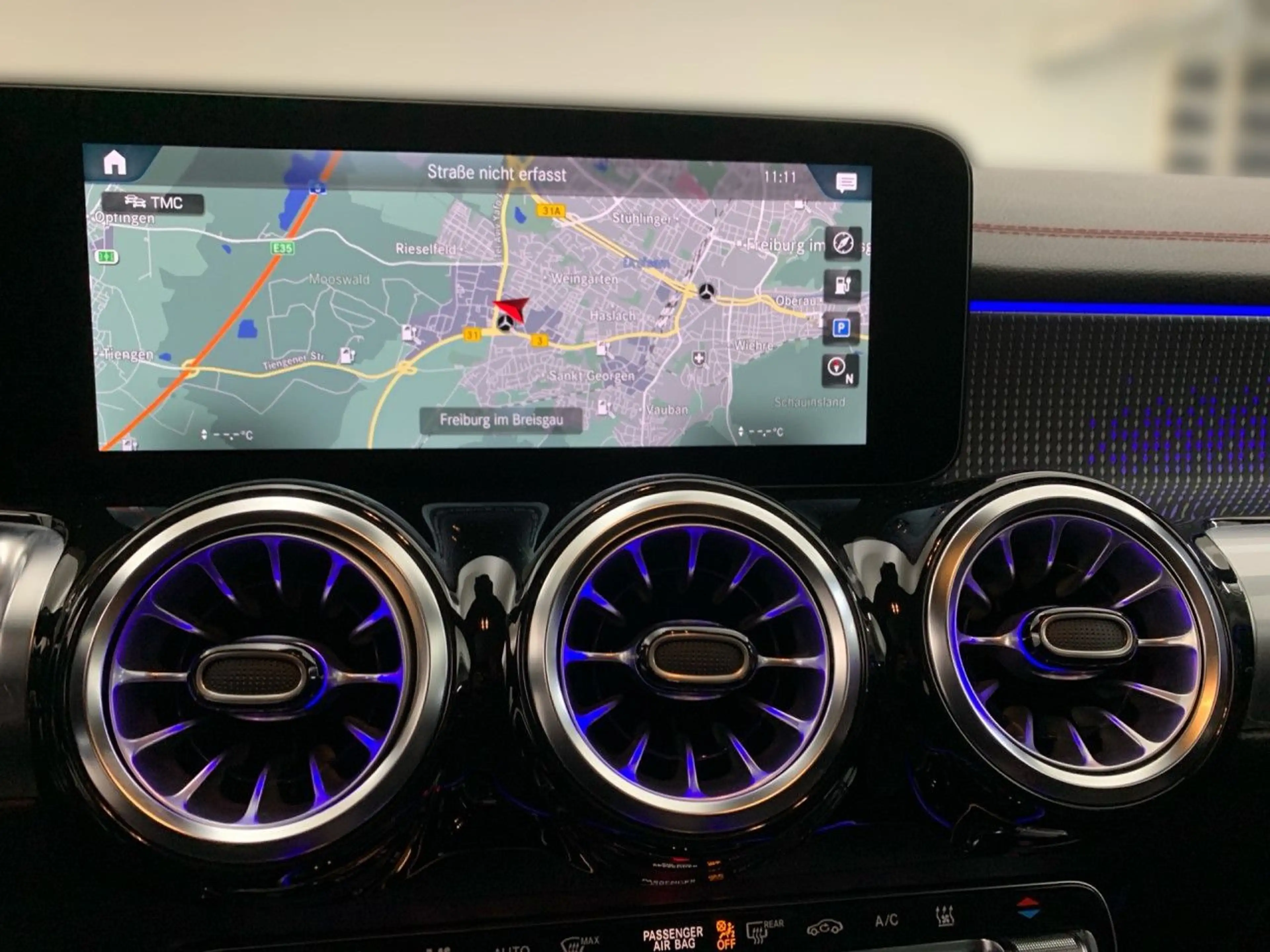 Mercedes-Benz EQB 350 4Matic — photo 11