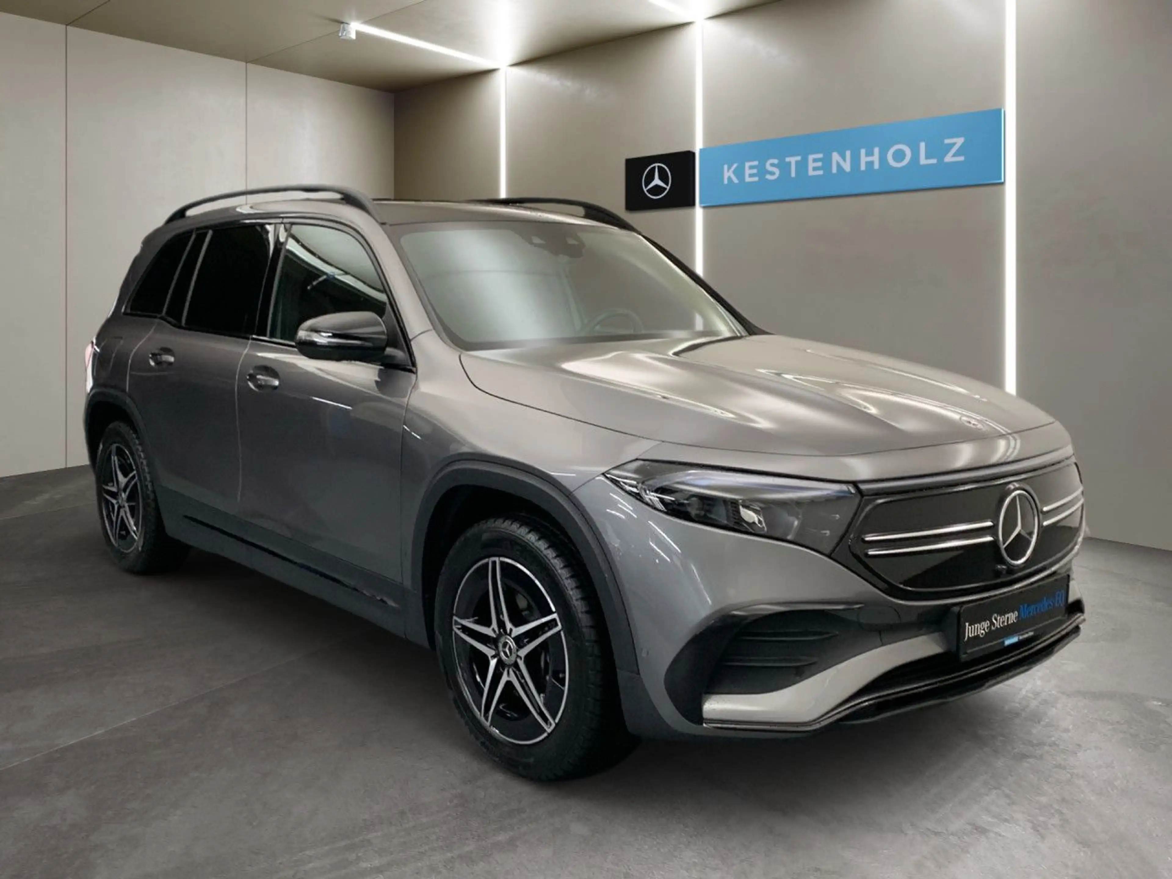 Mercedes-Benz EQB 350 4Matic — photo 4