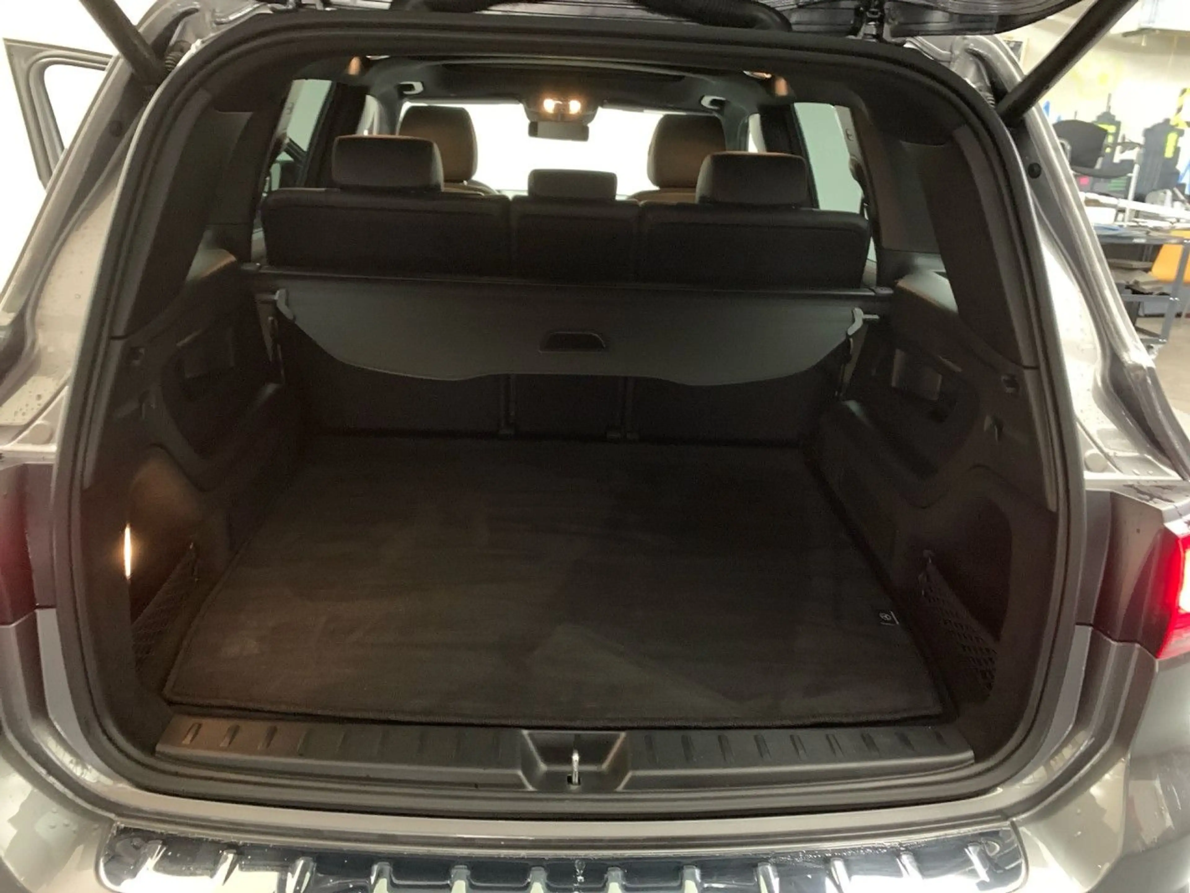 Mercedes-Benz EQB 350 4Matic — photo 14