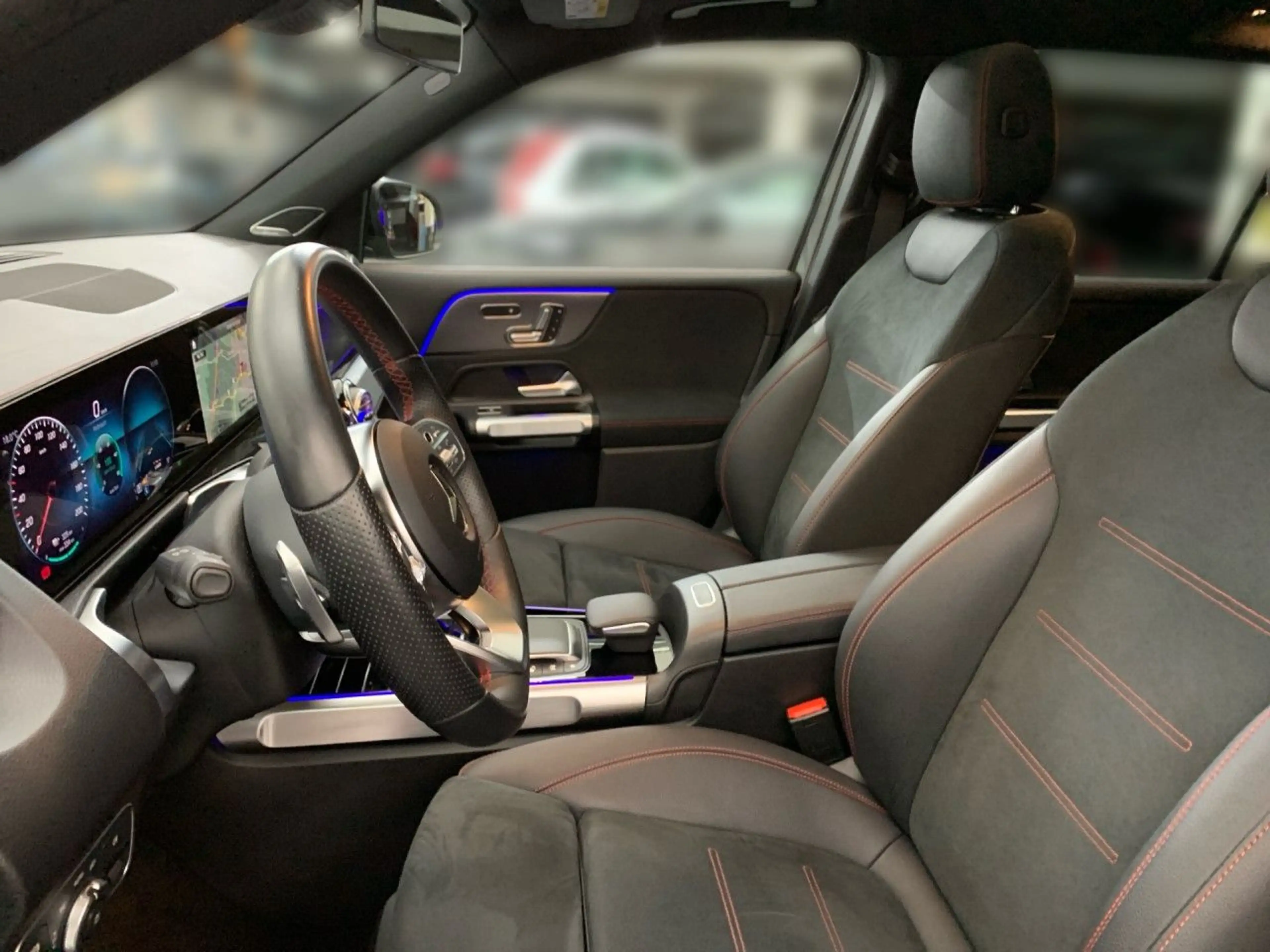 Mercedes-Benz EQB 350 4Matic — photo 9