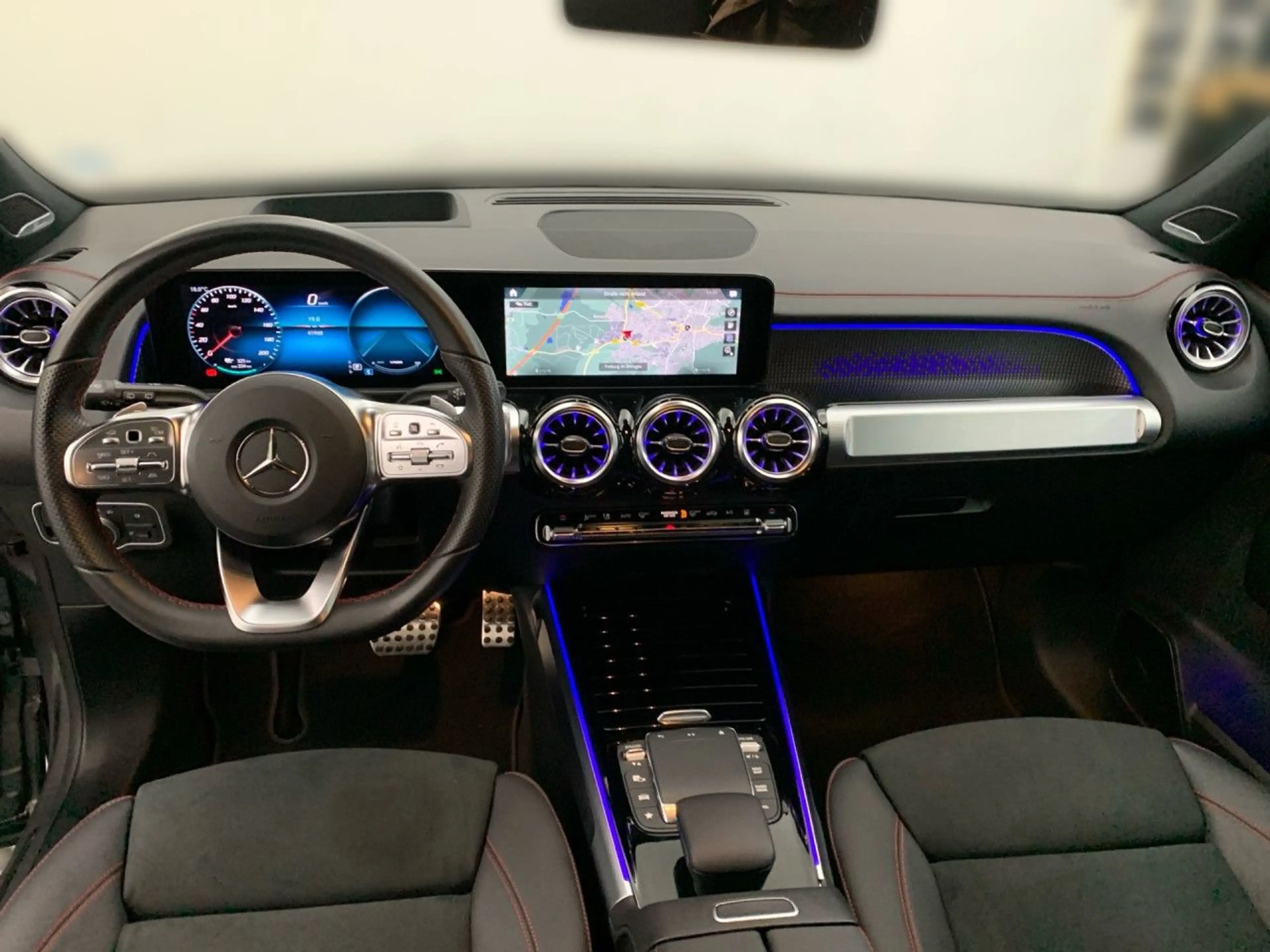 Mercedes-Benz EQB 350 4Matic — photo 12