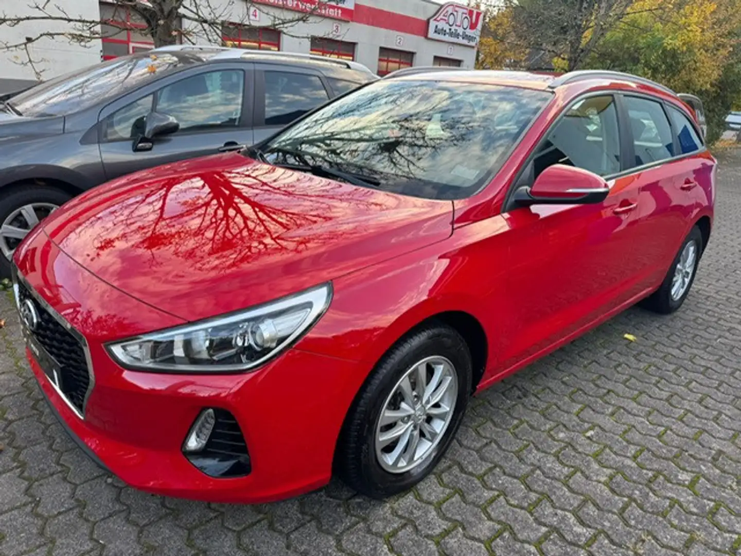 Hyundai i30 HYUNDAI I30 CW TEMPOMAT BLUETOOTH MFL Rouge - 1