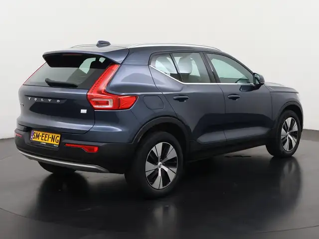 Volvo XC40 view 3