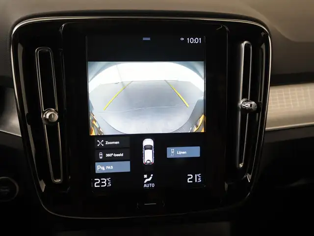 Volvo XC40 view 14