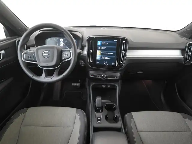 Volvo XC40 view 6