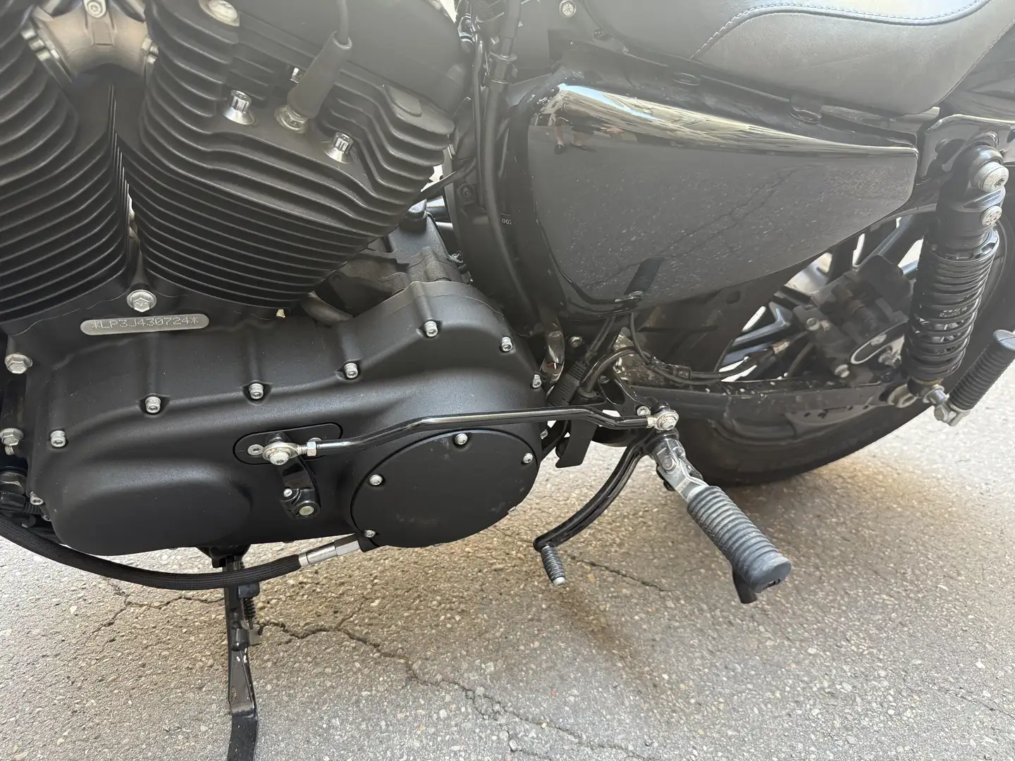 Harley-Davidson Iron 1200 Black - 1